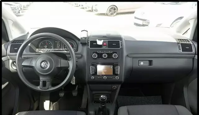 VOLKSWAGEN Touran 