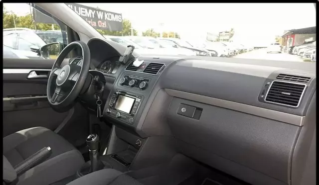 VOLKSWAGEN Touran 