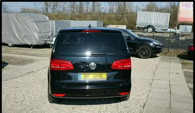 VOLKSWAGEN Touran 