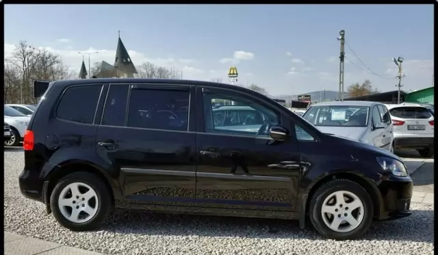 VOLKSWAGEN Touran 