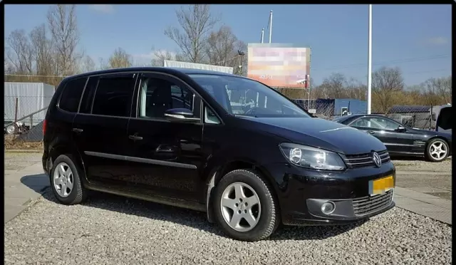 VOLKSWAGEN Touran 