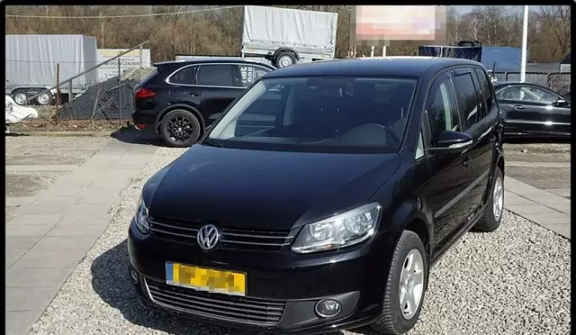 VOLKSWAGEN Touran 