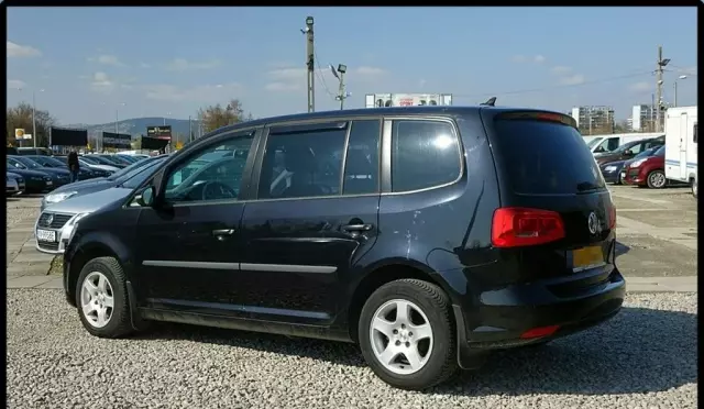 VOLKSWAGEN Touran 
