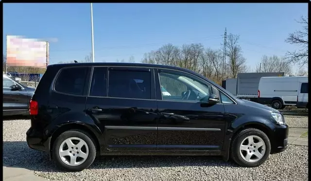 VOLKSWAGEN Touran 