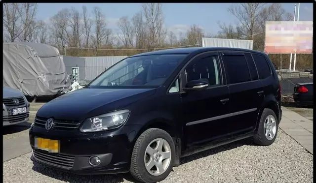 VOLKSWAGEN Touran 