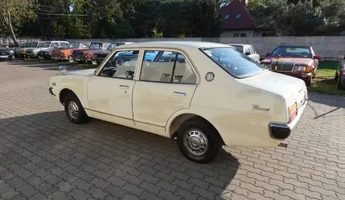 DAIHATSU Charmant 