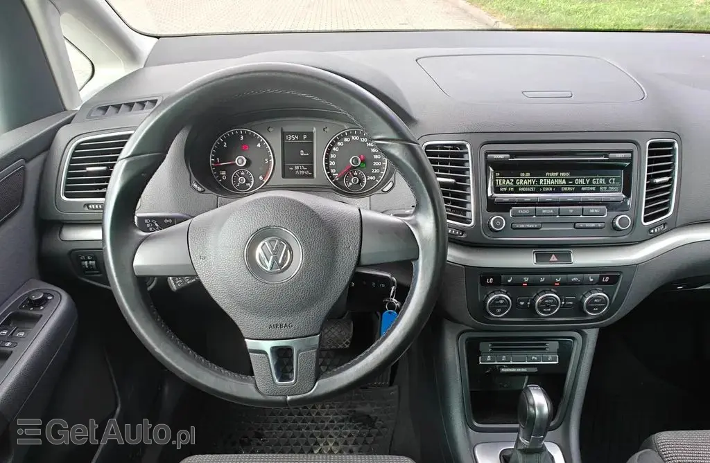 VOLKSWAGEN Sharan 