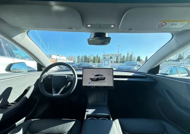 TESLA Model 3 