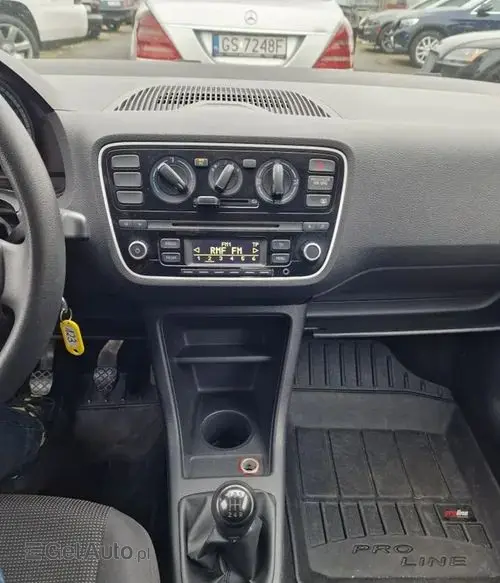 VOLKSWAGEN Up! 