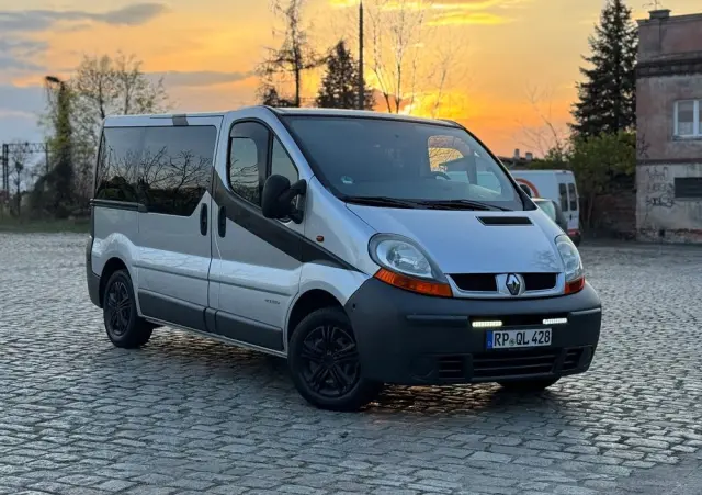 RENAULT Trafic 2.5 DCI 135 KM 