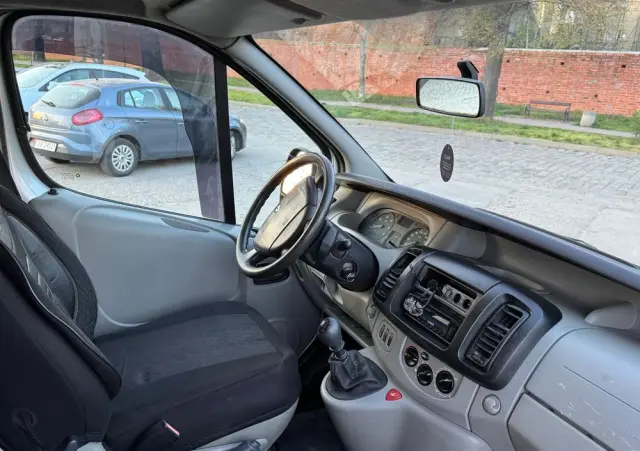RENAULT Trafic 2.5 DCI 135 KM 