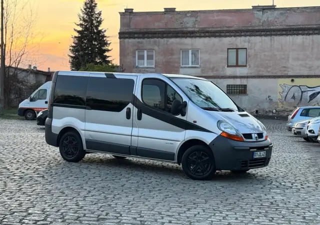 RENAULT Trafic 2.5 DCI 135 KM 