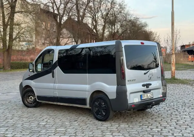 RENAULT Trafic 2.5 DCI 135 KM 