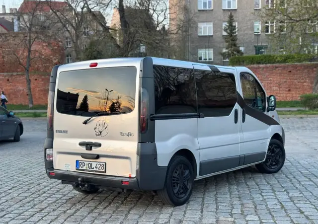 RENAULT Trafic 2.5 DCI 135 KM 