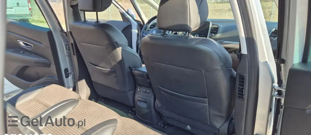 RENAULT Grand Scenic TCe 140 GPF EDC BLACK EDITION