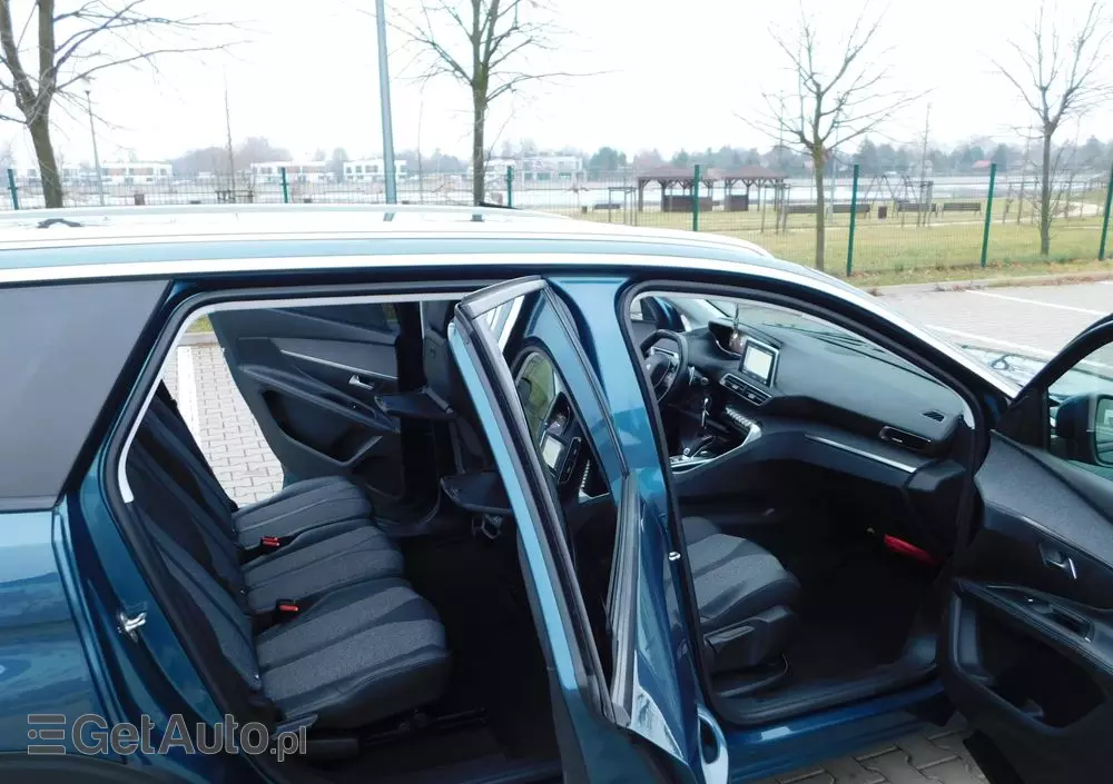 PEUGEOT 5008 1.2 PureTech Allure S&S EAT8