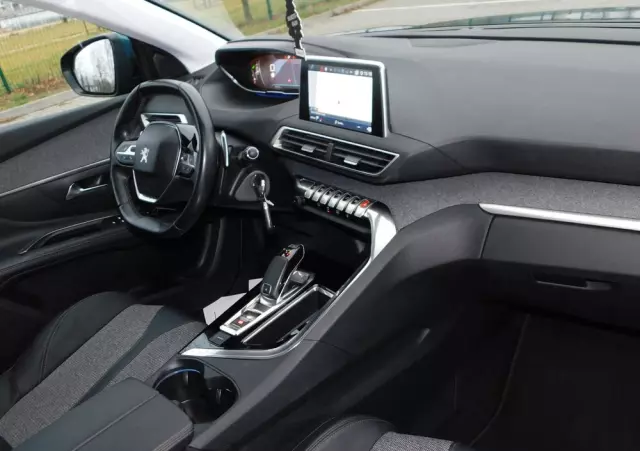 PEUGEOT 5008 1.2 PureTech Allure S&S EAT8