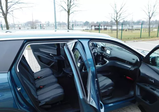 PEUGEOT 5008 1.2 PureTech Allure S&S EAT8