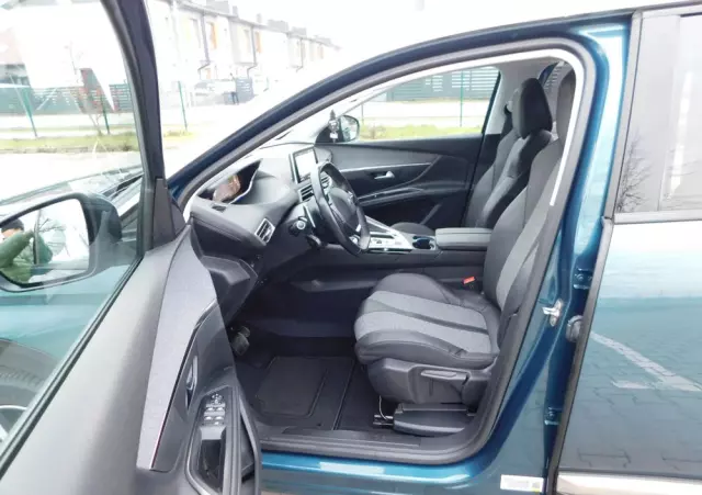 PEUGEOT 5008 1.2 PureTech Allure S&S EAT8