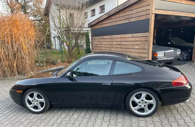 PORSCHE 911 
