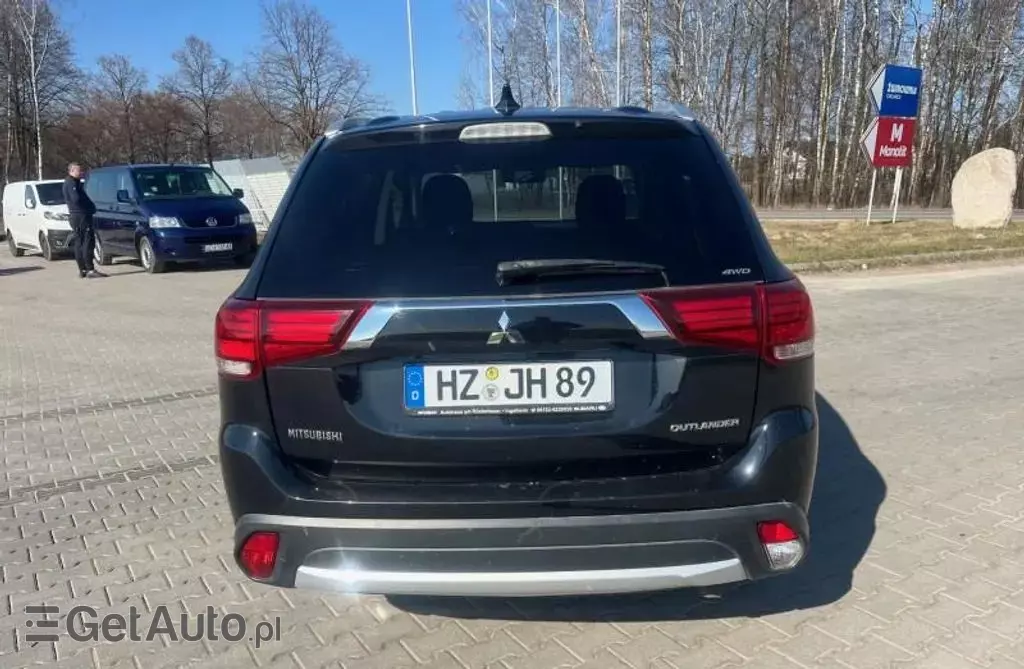 MITSUBISHI Outlander 