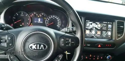 KIA Carens 