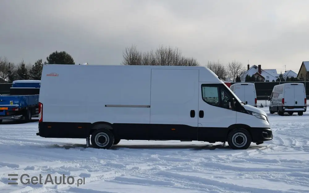IVECO DAILY MAXI 35S16 / 2.3 - 160 KM / NOWY MODEL / 3 OSOBY / DOSTAWCZE / BLASZAK / KLIMA / CZUJNIKI COFANIA / TRYB CITY-ECO / 2023 / SERWISOWANY / SPROWADZONY Z NIEMIEC 