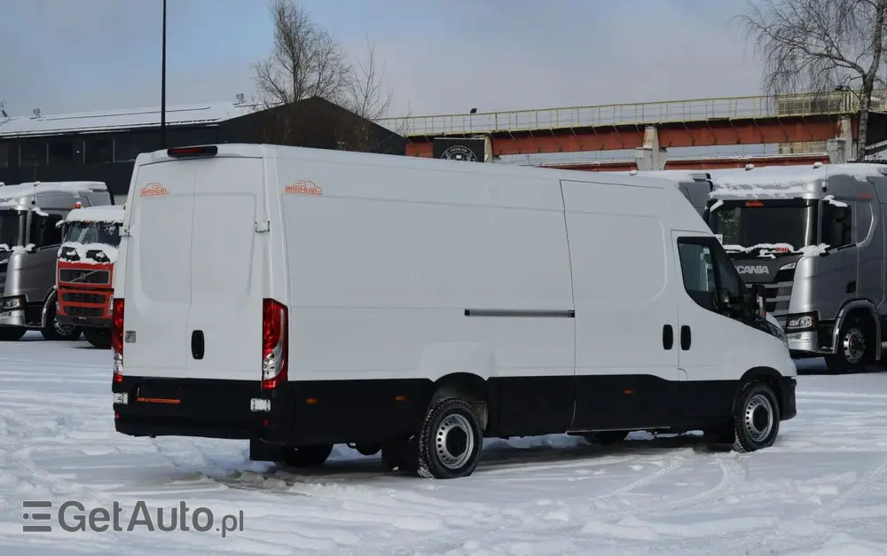 IVECO DAILY MAXI 35S16 / 2.3 - 160 KM / NOWY MODEL / 3 OSOBY / DOSTAWCZE / BLASZAK / KLIMA / CZUJNIKI COFANIA / TRYB CITY-ECO / 2023 / SERWISOWANY / SPROWADZONY Z NIEMIEC 