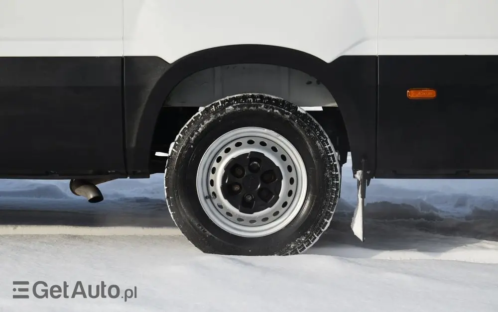 IVECO DAILY MAXI 35S16 / 2.3 - 160 KM / NOWY MODEL / 3 OSOBY / DOSTAWCZE / BLASZAK / KLIMA / CZUJNIKI COFANIA / TRYB CITY-ECO / 2023 / SERWISOWANY / SPROWADZONY Z NIEMIEC 