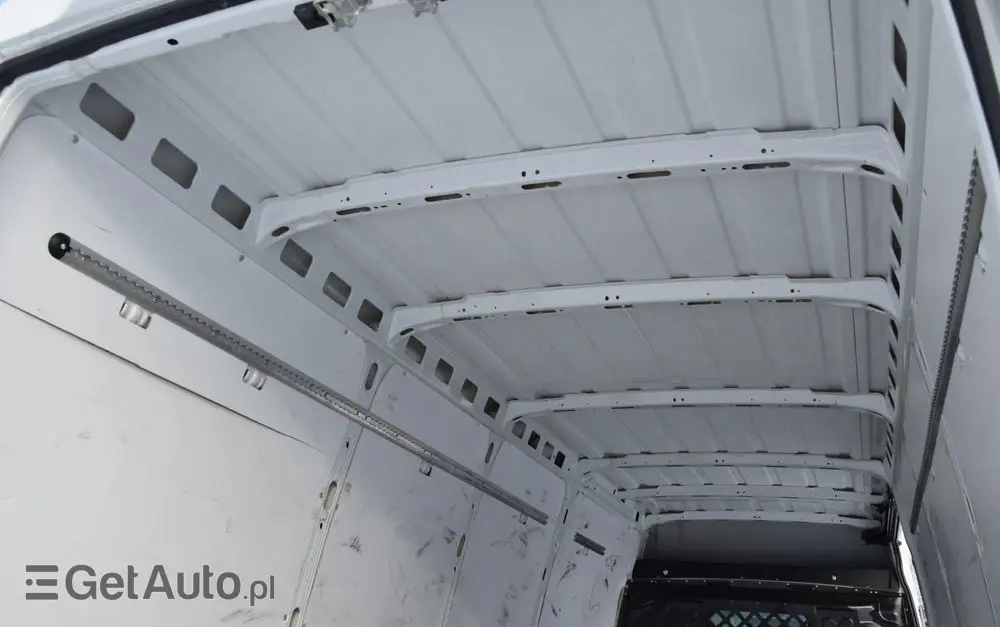 IVECO DAILY MAXI 35S16 / 2.3 - 160 KM / NOWY MODEL / 3 OSOBY / DOSTAWCZE / BLASZAK / KLIMA / CZUJNIKI COFANIA / TRYB CITY-ECO / 2023 / SERWISOWANY / SPROWADZONY Z NIEMIEC 