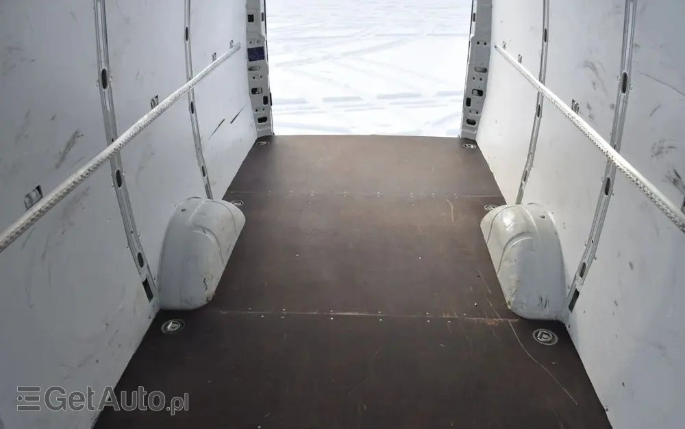 IVECO DAILY MAXI 35S16 / 2.3 - 160 KM / NOWY MODEL / 3 OSOBY / DOSTAWCZE / BLASZAK / KLIMA / CZUJNIKI COFANIA / TRYB CITY-ECO / 2023 / SERWISOWANY / SPROWADZONY Z NIEMIEC 