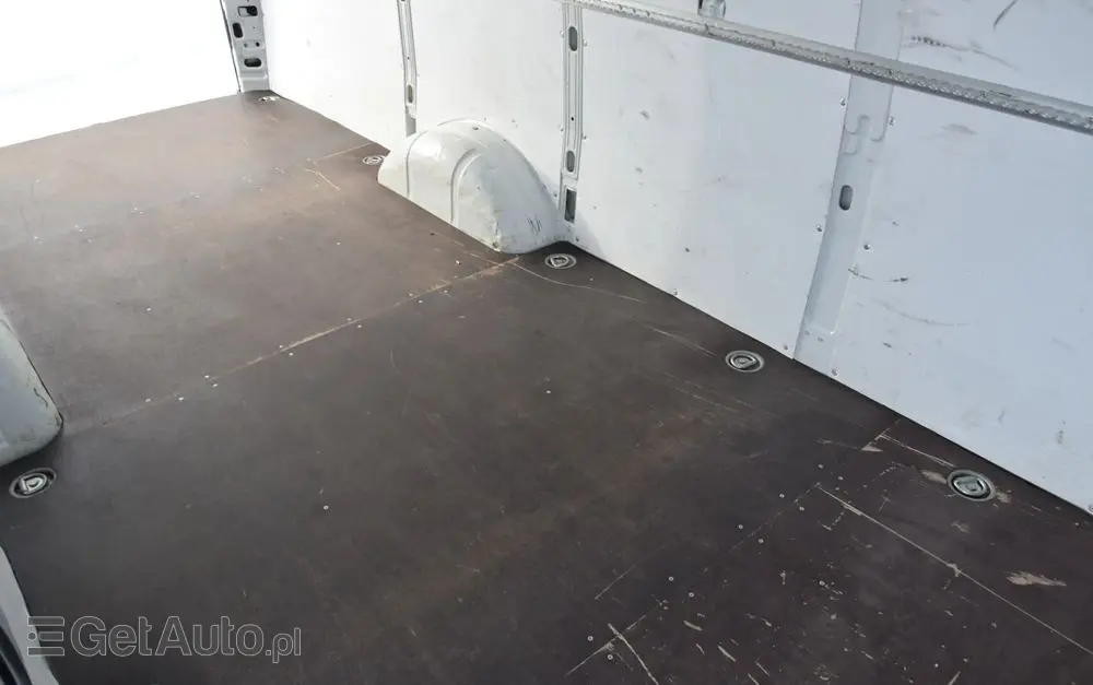 IVECO DAILY MAXI 35S16 / 2.3 - 160 KM / NOWY MODEL / 3 OSOBY / DOSTAWCZE / BLASZAK / KLIMA / CZUJNIKI COFANIA / TRYB CITY-ECO / 2023 / SERWISOWANY / SPROWADZONY Z NIEMIEC 