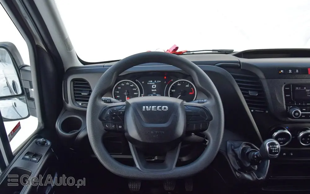 IVECO DAILY MAXI 35S16 / 2.3 - 160 KM / NOWY MODEL / 3 OSOBY / DOSTAWCZE / BLASZAK / KLIMA / CZUJNIKI COFANIA / TRYB CITY-ECO / 2023 / SERWISOWANY / SPROWADZONY Z NIEMIEC 