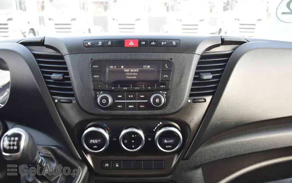 IVECO DAILY MAXI 35S16 / 2.3 - 160 KM / NOWY MODEL / 3 OSOBY / DOSTAWCZE / BLASZAK / KLIMA / CZUJNIKI COFANIA / TRYB CITY-ECO / 2023 / SERWISOWANY / SPROWADZONY Z NIEMIEC 