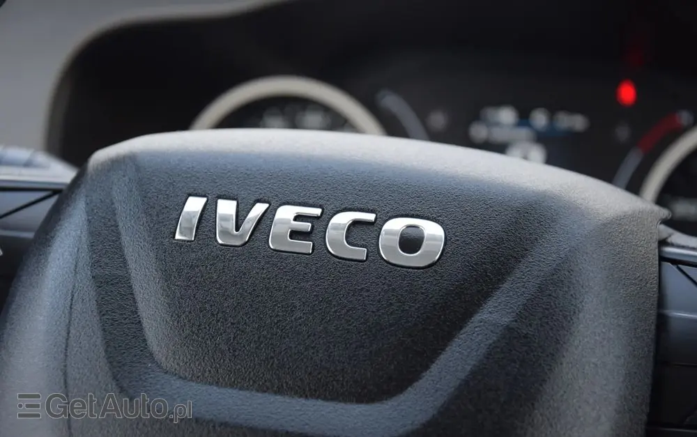 IVECO DAILY MAXI 35S16 / 2.3 - 160 KM / NOWY MODEL / 3 OSOBY / DOSTAWCZE / BLASZAK / KLIMA / CZUJNIKI COFANIA / TRYB CITY-ECO / 2023 / SERWISOWANY / SPROWADZONY Z NIEMIEC 