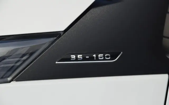 IVECO DAILY MAXI 35S16 / 2.3 - 160 KM / NOWY MODEL / 3 OSOBY / DOSTAWCZE / BLASZAK / KLIMA / CZUJNIKI COFANIA / TRYB CITY-ECO / 2023 / SERWISOWANY / SPROWADZONY Z NIEMIEC 