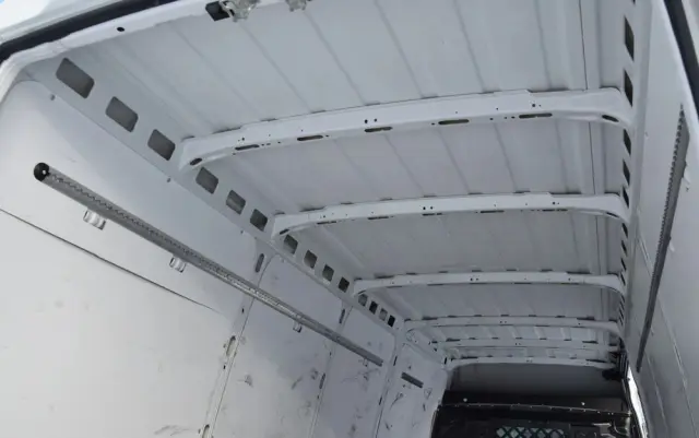 IVECO DAILY MAXI 35S16 / 2.3 - 160 KM / NOWY MODEL / 3 OSOBY / DOSTAWCZE / BLASZAK / KLIMA / CZUJNIKI COFANIA / TRYB CITY-ECO / 2023 / SERWISOWANY / SPROWADZONY Z NIEMIEC 