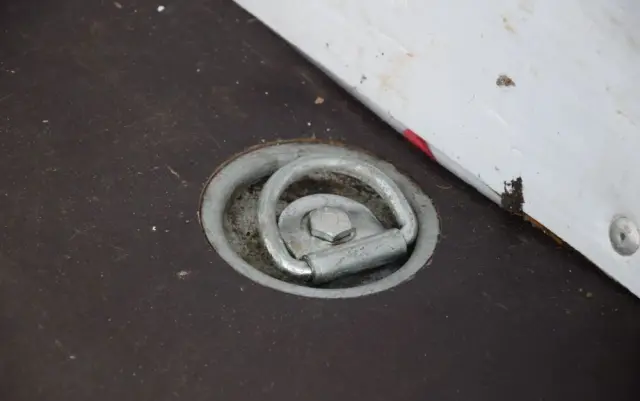 IVECO DAILY MAXI 35S16 / 2.3 - 160 KM / NOWY MODEL / 3 OSOBY / DOSTAWCZE / BLASZAK / KLIMA / CZUJNIKI COFANIA / TRYB CITY-ECO / 2023 / SERWISOWANY / SPROWADZONY Z NIEMIEC 