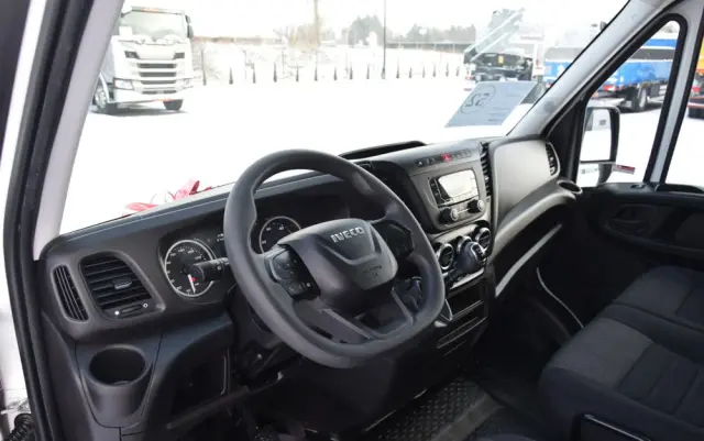 IVECO DAILY MAXI 35S16 / 2.3 - 160 KM / NOWY MODEL / 3 OSOBY / DOSTAWCZE / BLASZAK / KLIMA / CZUJNIKI COFANIA / TRYB CITY-ECO / 2023 / SERWISOWANY / SPROWADZONY Z NIEMIEC 