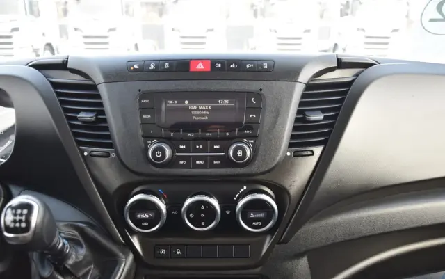 IVECO DAILY MAXI 35S16 / 2.3 - 160 KM / NOWY MODEL / 3 OSOBY / DOSTAWCZE / BLASZAK / KLIMA / CZUJNIKI COFANIA / TRYB CITY-ECO / 2023 / SERWISOWANY / SPROWADZONY Z NIEMIEC 