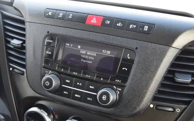 IVECO DAILY MAXI 35S16 / 2.3 - 160 KM / NOWY MODEL / 3 OSOBY / DOSTAWCZE / BLASZAK / KLIMA / CZUJNIKI COFANIA / TRYB CITY-ECO / 2023 / SERWISOWANY / SPROWADZONY Z NIEMIEC 