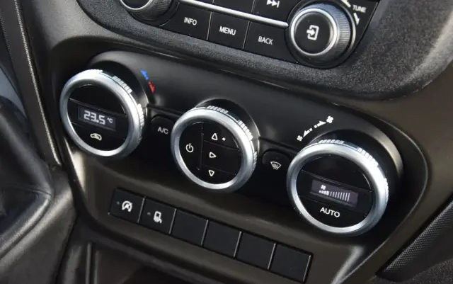 IVECO DAILY MAXI 35S16 / 2.3 - 160 KM / NOWY MODEL / 3 OSOBY / DOSTAWCZE / BLASZAK / KLIMA / CZUJNIKI COFANIA / TRYB CITY-ECO / 2023 / SERWISOWANY / SPROWADZONY Z NIEMIEC 