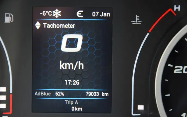 IVECO DAILY MAXI 35S16 / 2.3 - 160 KM / NOWY MODEL / 3 OSOBY / DOSTAWCZE / BLASZAK / KLIMA / CZUJNIKI COFANIA / TRYB CITY-ECO / 2023 / SERWISOWANY / SPROWADZONY Z NIEMIEC 