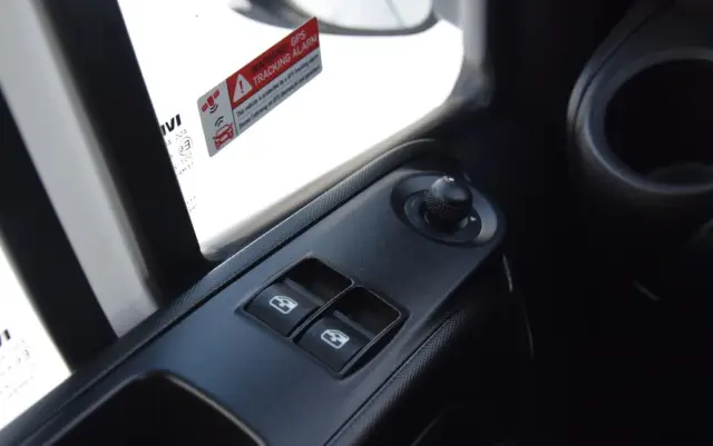 IVECO DAILY MAXI 35S16 / 2.3 - 160 KM / NOWY MODEL / 3 OSOBY / DOSTAWCZE / BLASZAK / KLIMA / CZUJNIKI COFANIA / TRYB CITY-ECO / 2023 / SERWISOWANY / SPROWADZONY Z NIEMIEC 