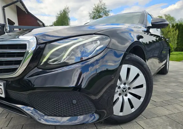 MERCEDES-BENZ Klasa E 