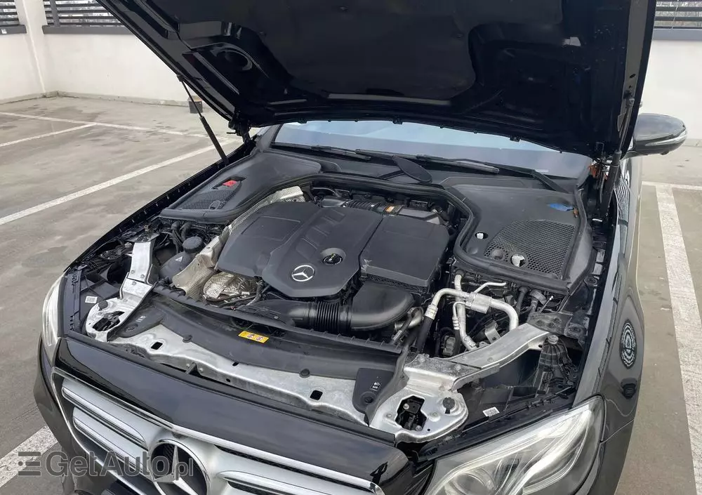 MERCEDES-BENZ Klasa E 220 d 4-Matic Business Edition 9G-TRONIC