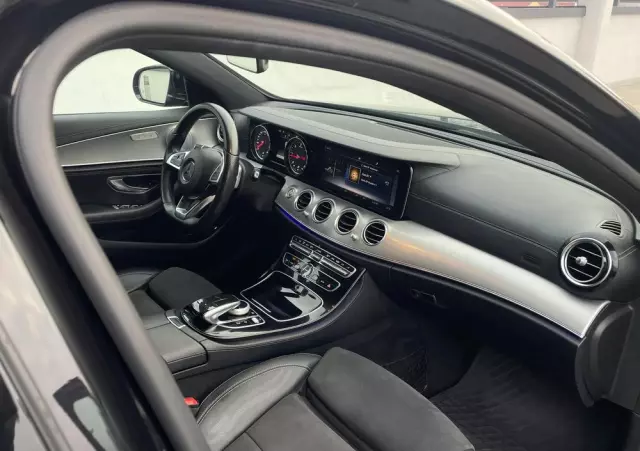 MERCEDES-BENZ Klasa E 220 d 4-Matic Business Edition 9G-TRONIC