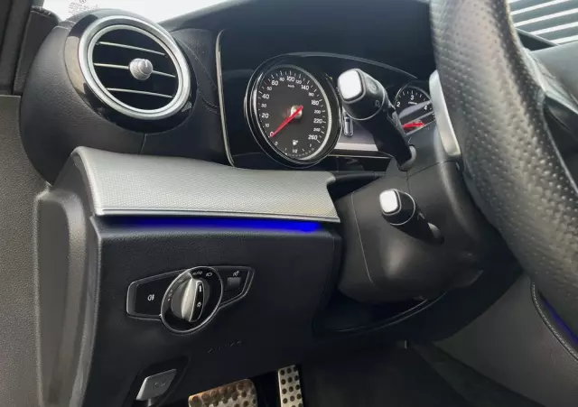 MERCEDES-BENZ Klasa E 220 d 4-Matic Business Edition 9G-TRONIC