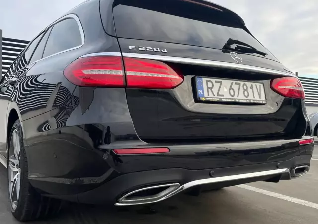 MERCEDES-BENZ Klasa E 220 d 4-Matic Business Edition 9G-TRONIC