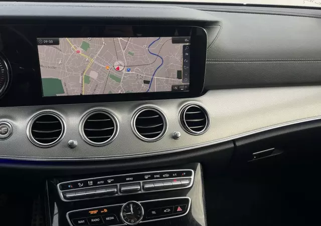 MERCEDES-BENZ Klasa E 220 d 4-Matic Business Edition 9G-TRONIC